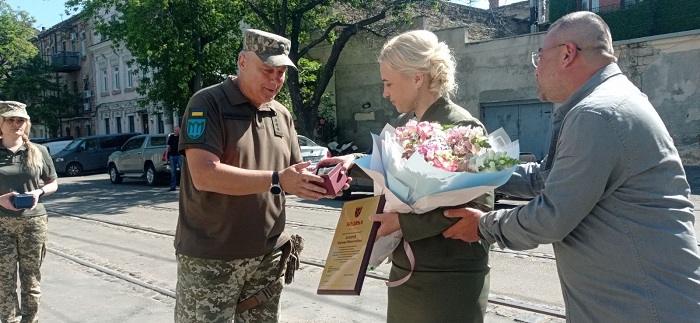 Голова сільради з Одещини нагороджена іменним годинником командування «Південь»