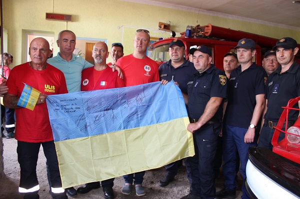 Волонтери з Франції завітали на Одещину зі спецавтомобілем та фірмовими засобами для рятувальників