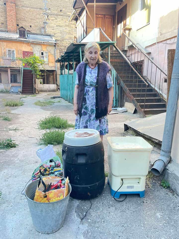 83-річна одеситка передала ЗСУ пральну машинку, 200 грн своєї пенсії та молитви