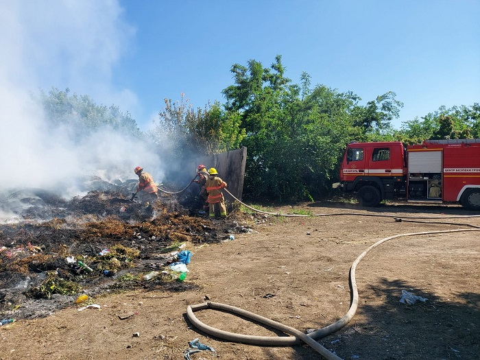 Пожежу в Одесі приборкали рятувальники із сусідньої громади