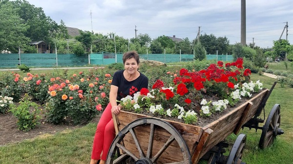 Голова казкової громади Одещини оголосила про початок трояндового сезону