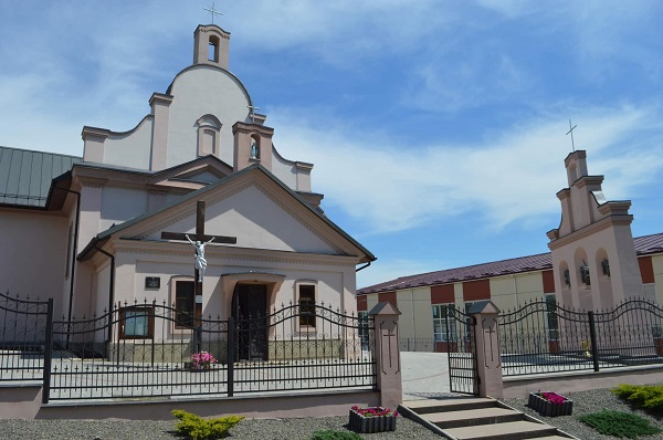 На Одещині відбулася перша служба у відновленій церкві