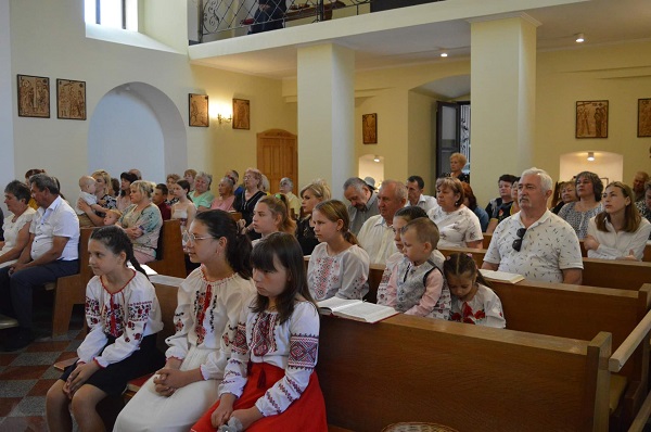 На Одещині відбулася перша служба у відновленій церкві