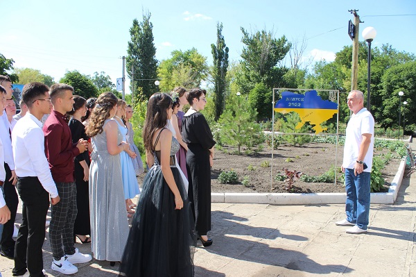 Голова ОТГ з Одещини провів пам’ятну зустріч із випускниками чотирьох шкіл