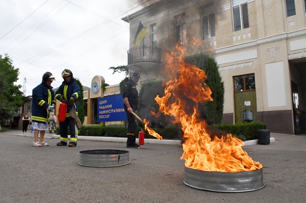 На Одещині жителі міста ліквідували навчальну пожежу